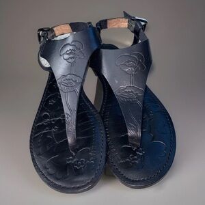 Seychelles Laxmi Embossed  Tooled T-Strap Black Leather Sandal Women's Size‎ 7.5
